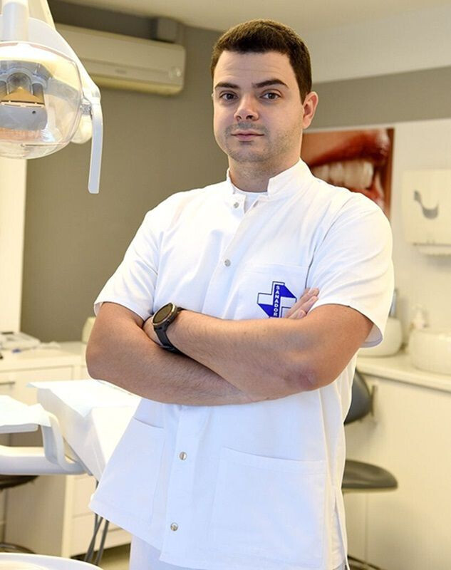 Dr. Bogdan-Nicolae Steriade, medic specialist protetică dentară la Clinica de Stomatologie SANADOR.