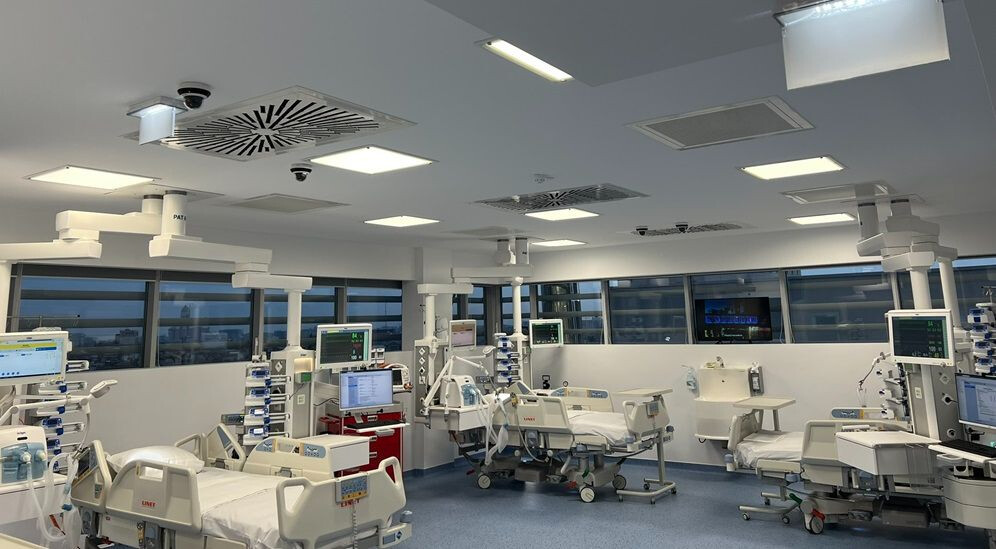 Secția de Anestezie și Terapie Intensivă Cardiovasculară de la Spitalul Clinic SANADOR este complet digitalizată și dispune de un sistem ECMO performant.